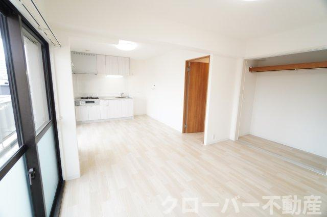 山崎マンションの居間・リビング