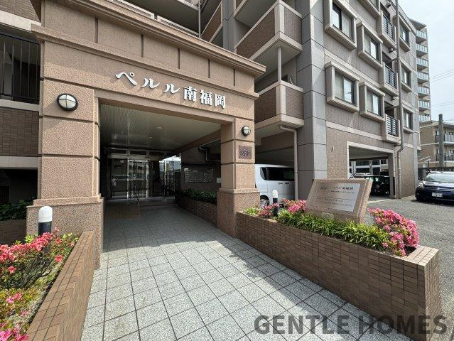 ペルル南福岡のエントランス