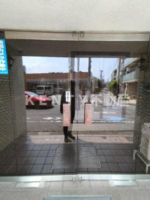 【エントランス】 | エンゼルハイム梅屋敷第２ | ゆとりのあるエントランスです