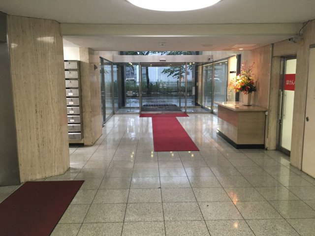千葉市中央区栄町の事務所のエントランス