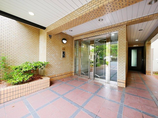 エスポワール学園前Ⅱのエントランス|清潔なエントランスです