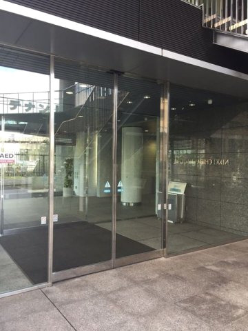 千葉市中央区中央港１丁目の事務所のエントランス