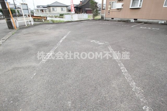 ガーデンR6の駐車場