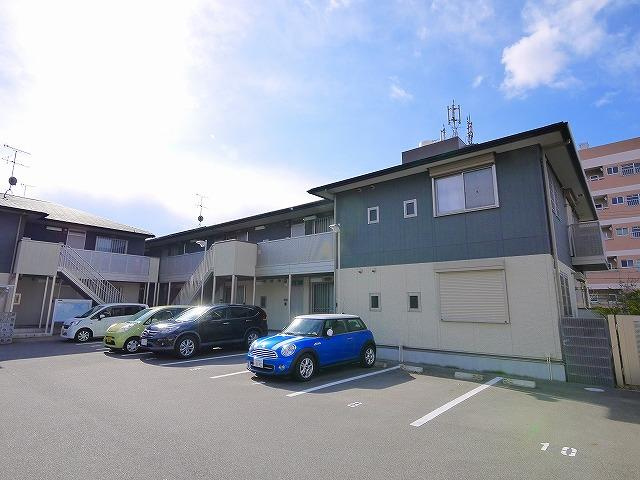 プラウディア富雄の外観|落ち着いた雰囲気の外観です