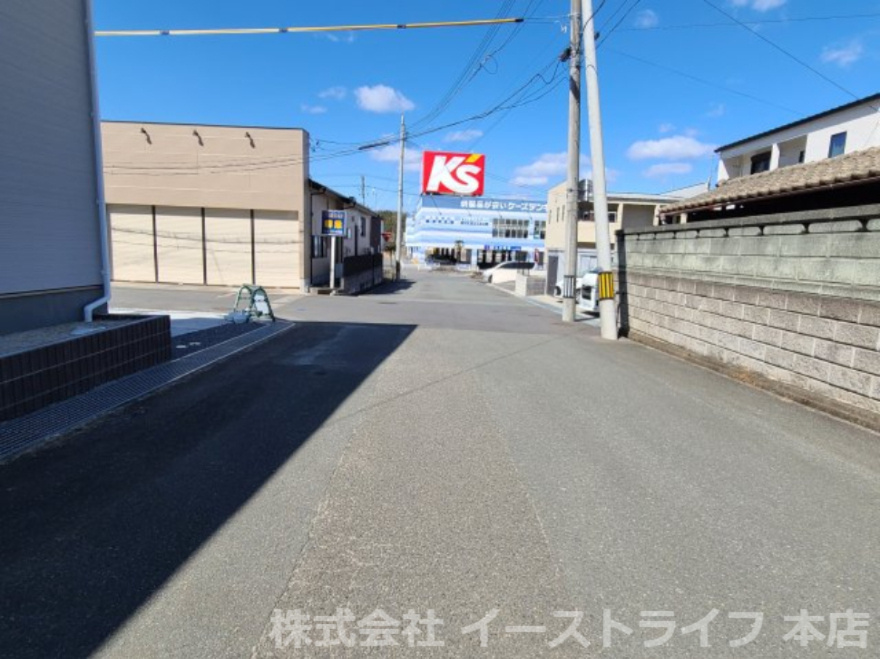 【子育て支援対象】鹿島町船戸第5　全12棟の前面道路含む現地写真|北側8.1mの前面道路（2024.3.18撮影）当社ではいわき市の新築建売などの物件を数多く取り扱っております。気になる物件がございましたら、お気軽にご連絡ください
