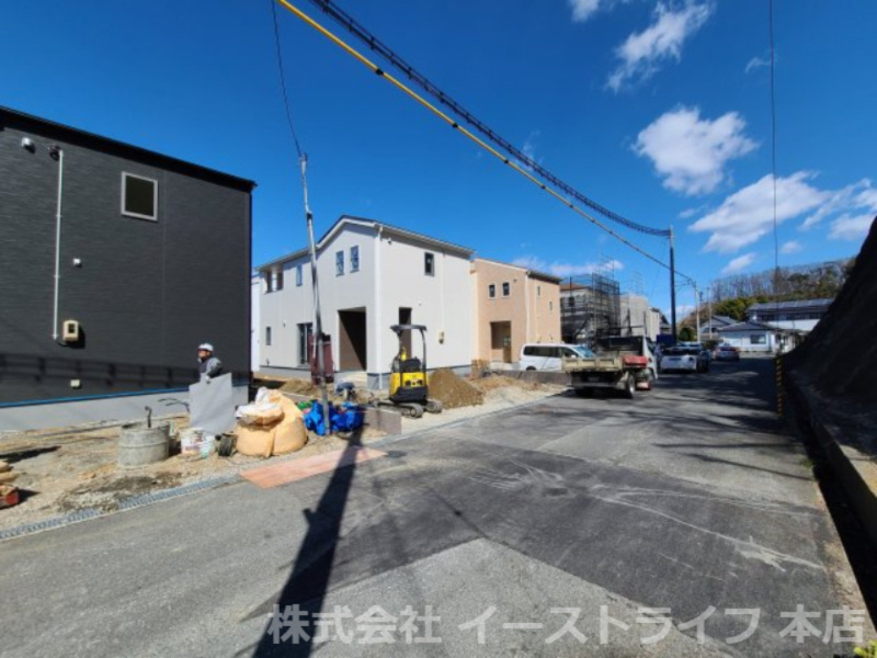 【子育て支援対象】鹿島町船戸第5　全12棟の前面道路含む現地写真|東側5.8ｍの前面道路（2024.3.18撮影）