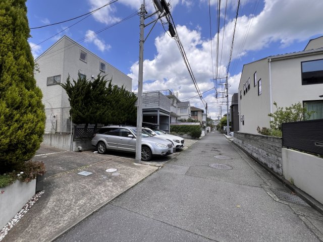 平成17年8月築　3LDKS＋ビルトイン車庫の前面道路含む現地写真|前面道路