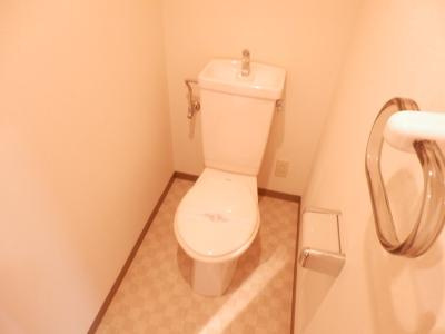 ライオンズマンション四条堀川のトイレ|シャワートイレに変更済