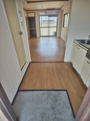 【玄関】 | 西口マンション | シンプルで使いやすい玄関です