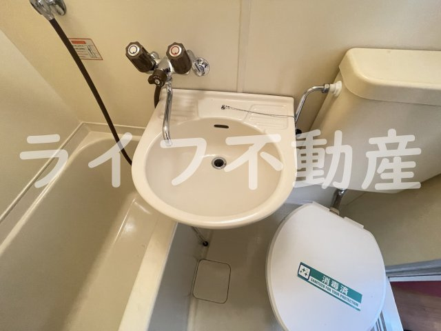 大宝菱屋西ロイヤルハイツの独立洗面台|朝の身支度には欠かせない独立洗面化粧台