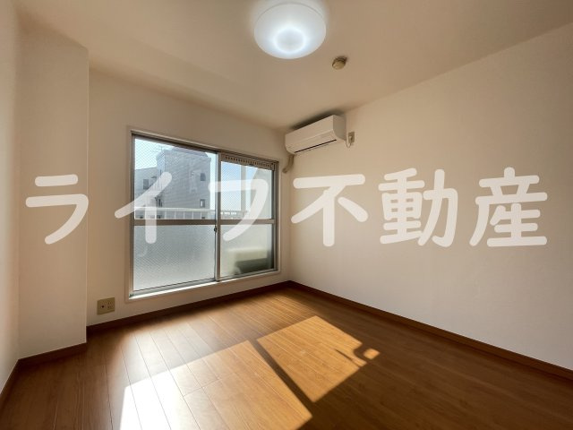 大宝菱屋西ロイヤルハイツの居間・リビング|ゆったり過ごせるリビングです