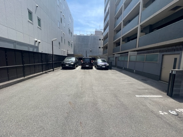 プレサンス京都西院の駐車場
