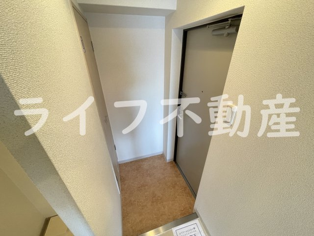 八戸ノ里HIROビルの玄関|明るい玄関です