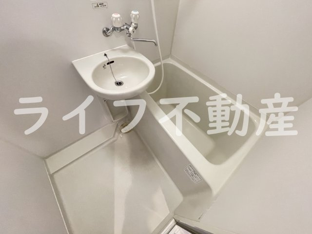 八戸ノ里HIROビルの浴室|お風呂で日々の疲れを落としましょう