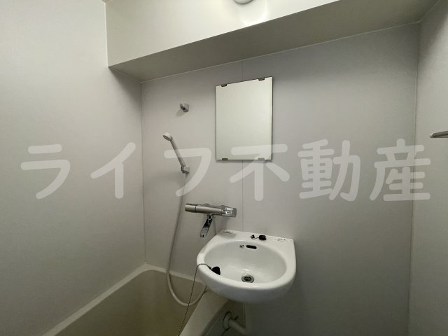 メゾン若江の洗面所|ゆったりとスペースのある洗面所