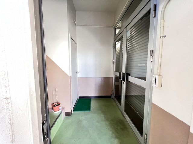 西尾市寄住町貸事務所のバルコニー