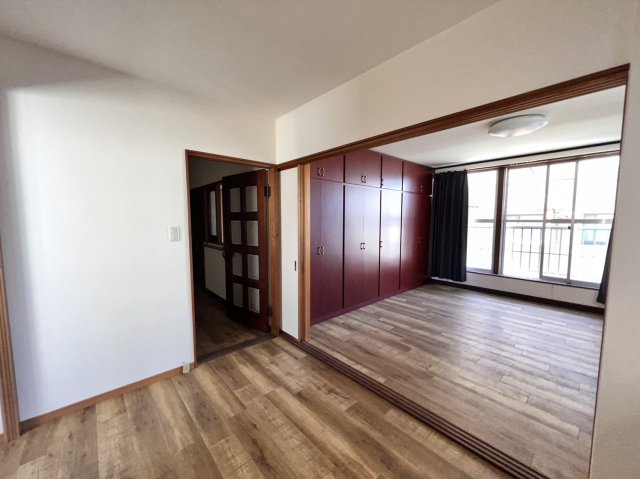 西尾市寄住町貸事務所の居間・リビング