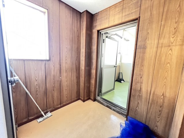 西尾市寄住町貸事務所のバルコニー