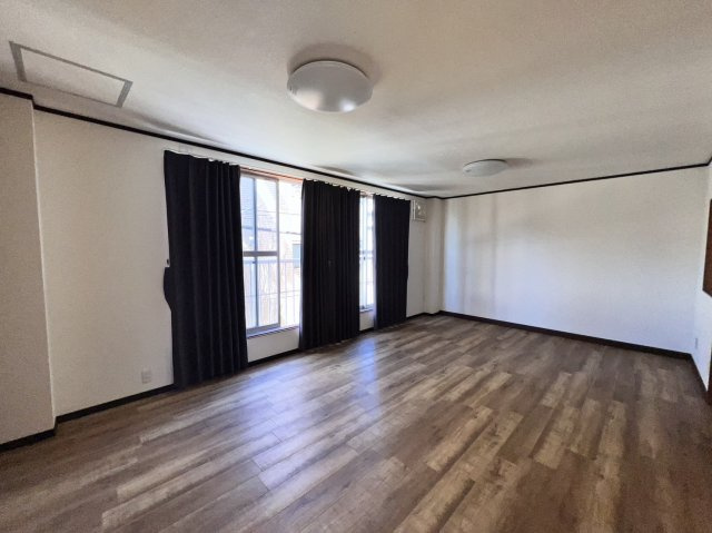 西尾市寄住町貸事務所の内装