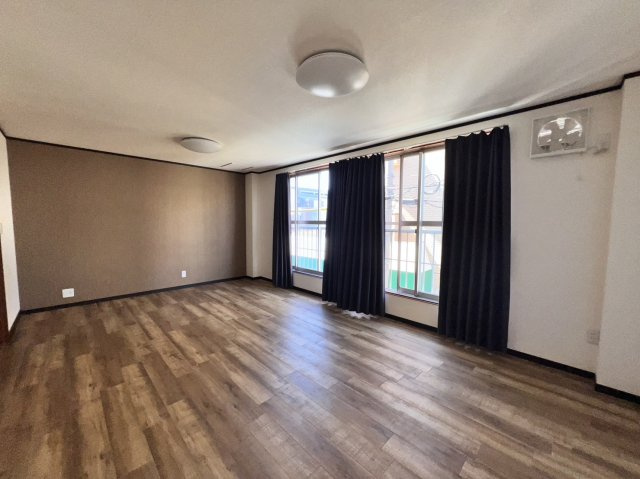 西尾市寄住町貸事務所の内装