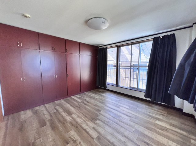 西尾市寄住町貸事務所の内装