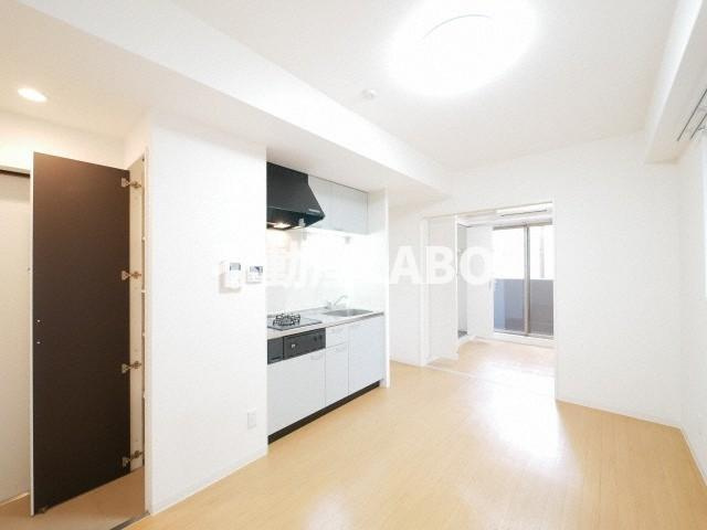 トモ南堀江の居間・リビング