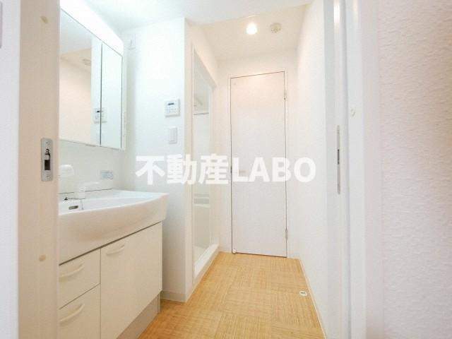 トモ南堀江の内装