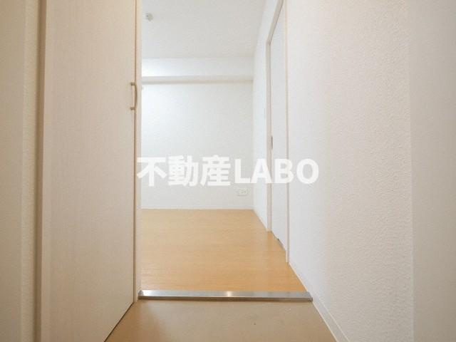 トモ南堀江の玄関