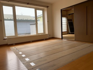 【商談中】網走市鱒浦５丁目平屋中古住宅の居間・リビング