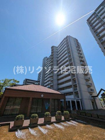 メイプルパーク・スクエア東壱番館の外観|新しい生活にいかがでしょうか？外観はお住まいの顔になります。こだわりたいポイントですね。水回りリフォームやリノベーションも承ってます。
■現地見学・資金計画相談・住宅ローン相談もお問合せ受付中■