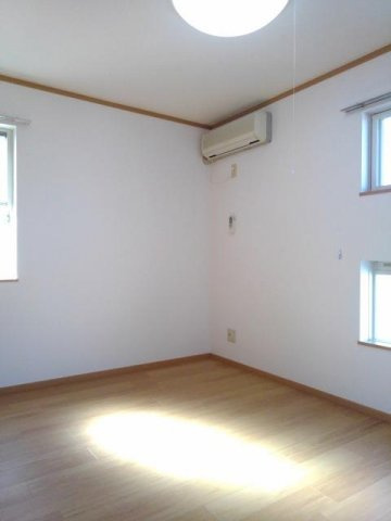 メゾン二見の内装|明るい室内です