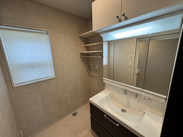 ‐三丁目不動産-　熊谷市中央5丁目の独立洗面台