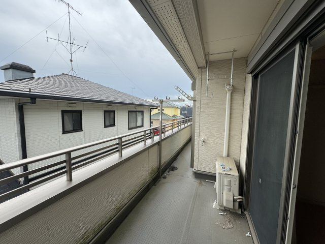 ‐三丁目不動産-　熊谷市中央5丁目のバルコニー