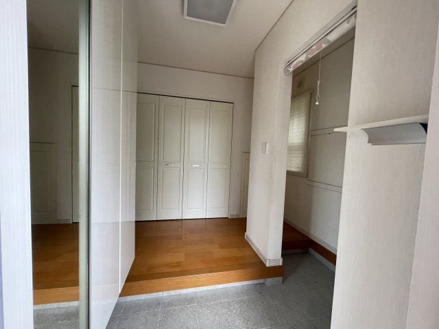 ‐三丁目不動産-　熊谷市中央5丁目の玄関