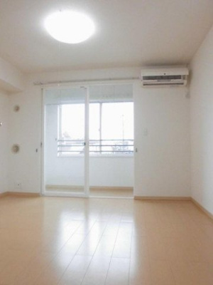 【居間・リビング】 | パレス・シュティルＢ | 使いやすい居間です