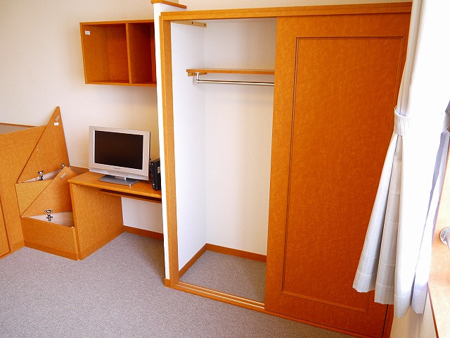 レオパレス伏見Ⅲの収納|便利な収納スペースです