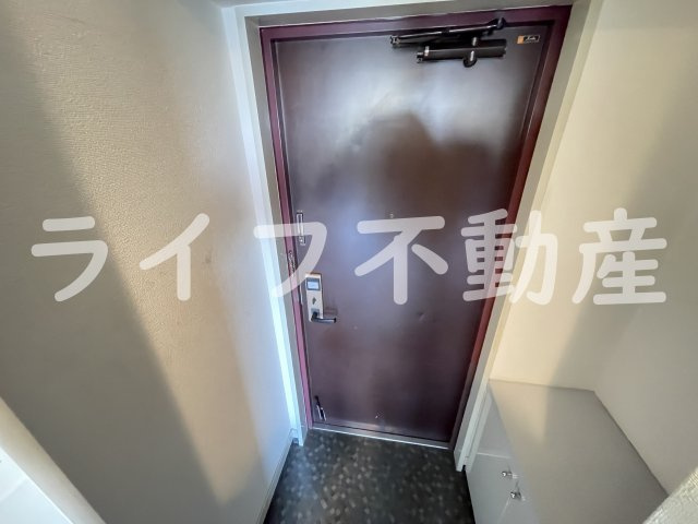 エクセルシオール長田の玄関|収納もある玄関です