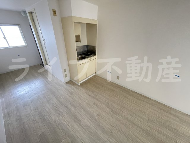 ベルハイム俊徳道の内装|明るい色調の室内です