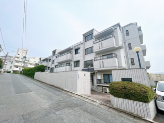 【外観】 | 青空にも夕焼けにも映える、そんなたたずまい。ここで新生活スタートさせてみませんか♪