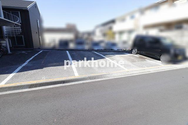 FUJIハイツの駐車場|車をお持ちの方に嬉しい駐車場付きの物件です