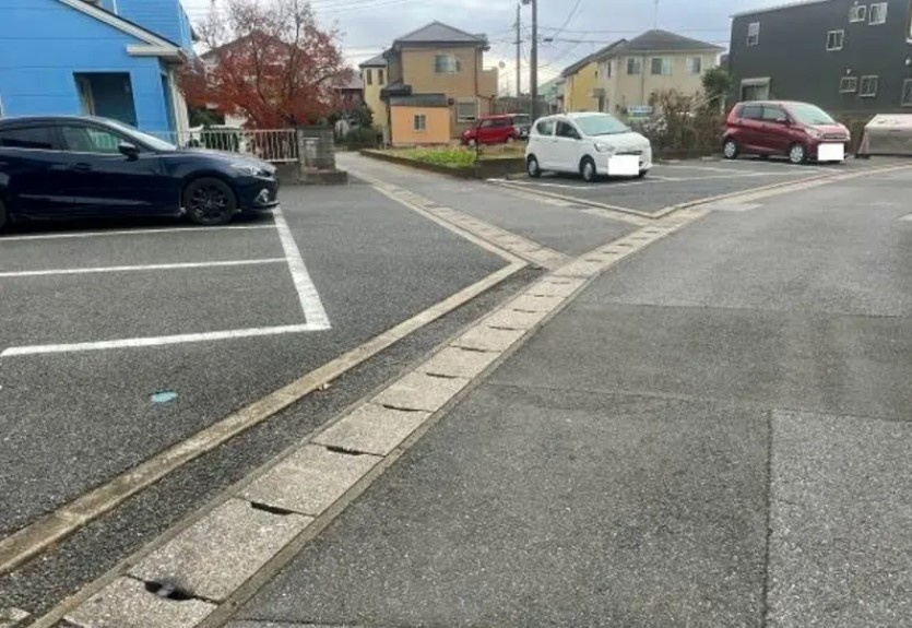 OKEYAの駐車場