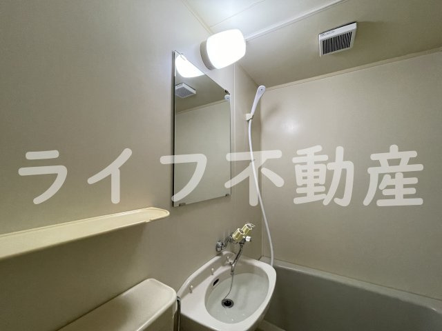 CTビュー八戸ノ里の洗面所|明るい洗面所です