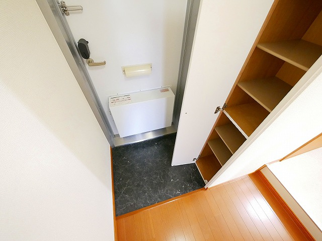レオパレスゆとり　天理の玄関|収納もある玄関です
