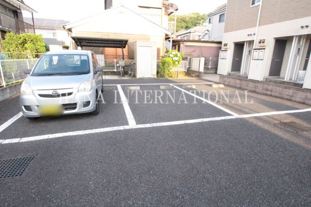 レオパレスWakokoroの駐車場