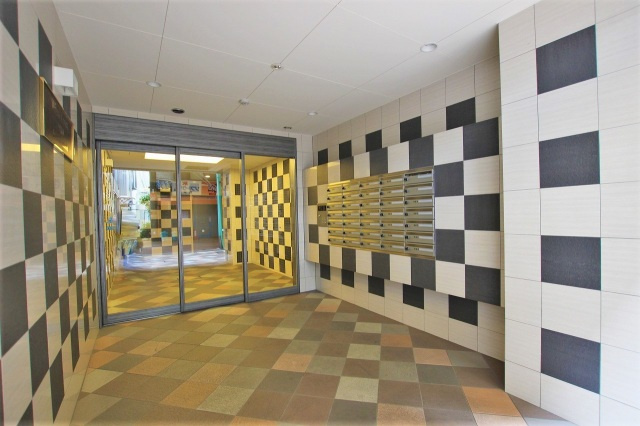 ウインズコート今福西のロビー