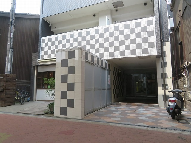 ウインズコート今福西のエントランス