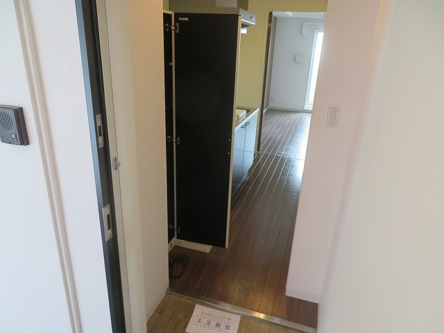 ウインズコート今福西の玄関