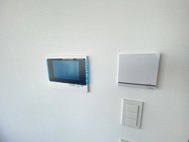 TVインターホンと床暖房操作パネル