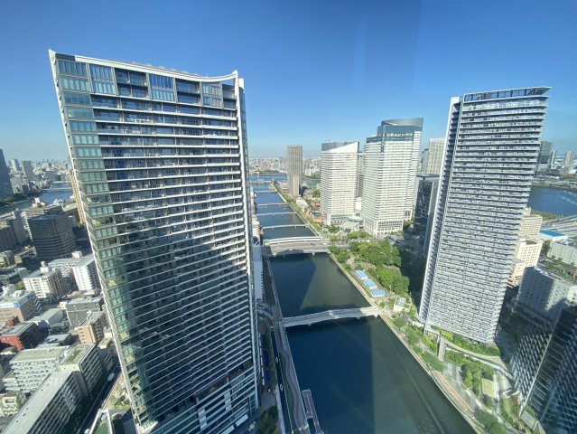 北東向きバルコニーからの眺望
眼下に朝潮運河を望みます。