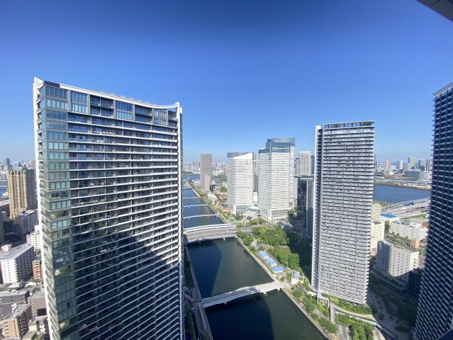 北東向きバルコニーからの眺望
眼下に朝潮運河を望みます。
